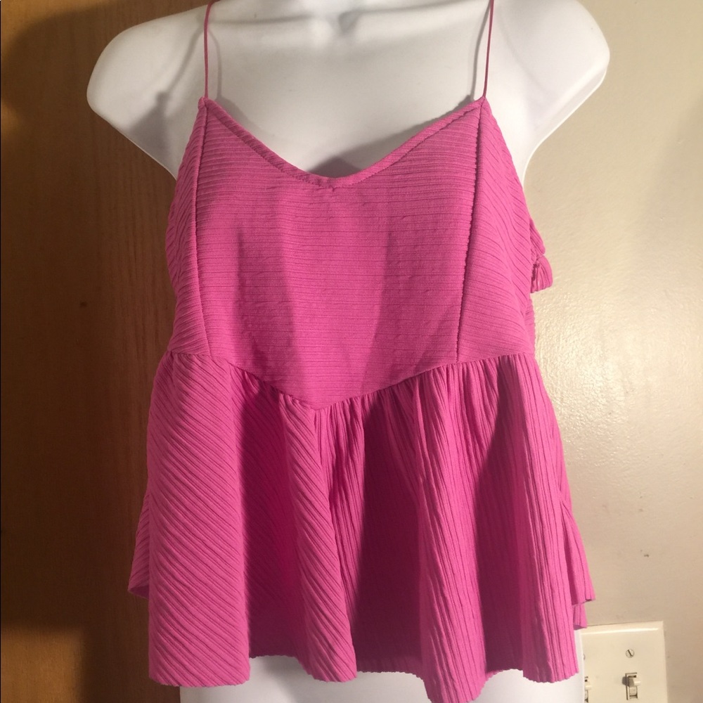 Magenta spaghetti strapped crop cami 💕